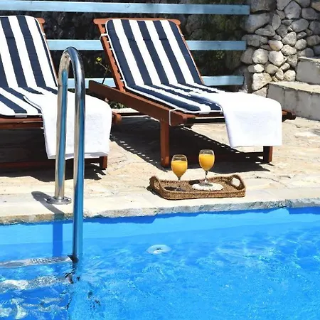 度假居 Stone House With Swimming Pool